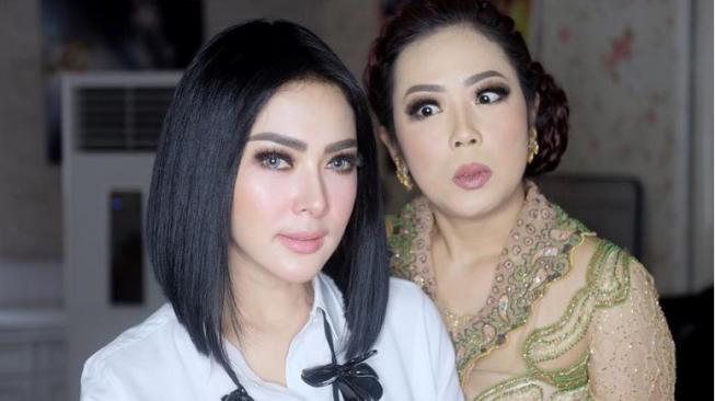 Syahrini dan Soimah Foto Bareng, Komentar Rina Nose Bikin Ngakak Syahrini dan Soimah Foto Bareng, Komentar Rina Nose Bikin Ngakak