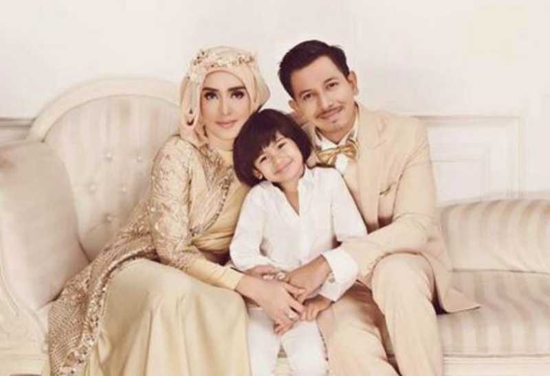 Jelang Nikah, Fitting Baju Fairuz dan Sonny Tak Berjalan Mulus Jelang Nikah, Fitting Baju Fairuz dan Sonny Tak Berjalan Mulus
