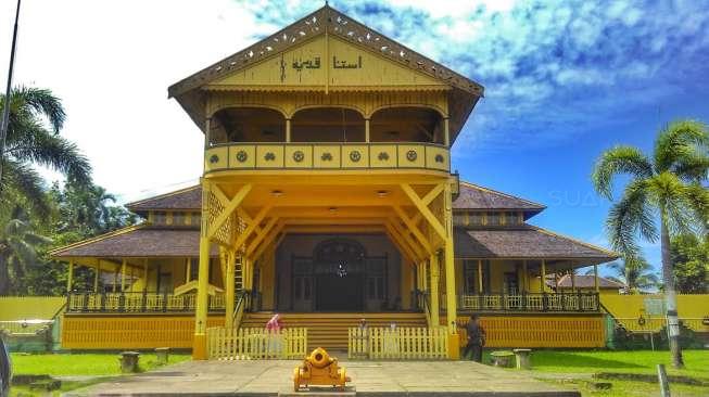 Meriam di Istana Ini untuk Menembak Kuntilanak Meriam di Istana Ini untuk Menembak Kuntilanak