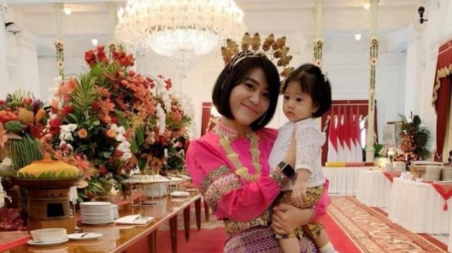 Pamer Foto Bareng Sedah Mirah, Sandhyca Putrie Banjir Pujian Warganet