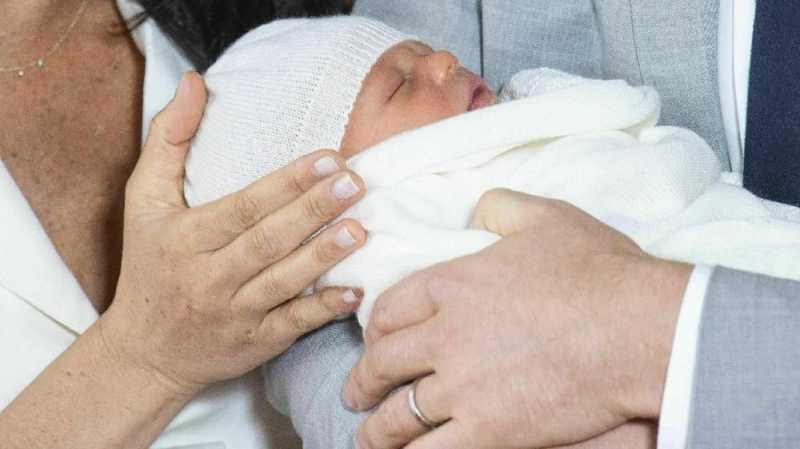 Winnie the Pooh Bawa Kado untuk Anak Pangeran Harry Winnie the Pooh Bawa Kado untuk Anak Pangeran Harry
