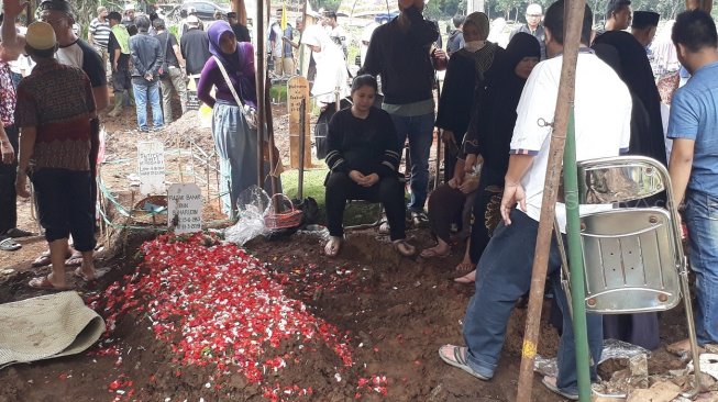 Ayah Putri Titian Meninggal Dalam Perjalanan ke Rumah Sakit