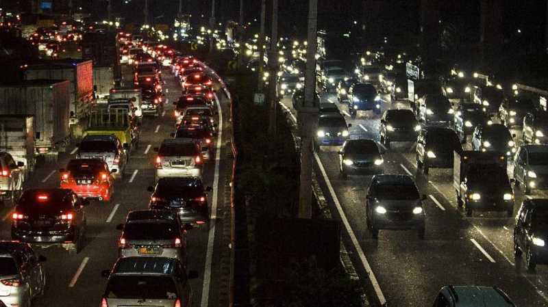 Pemudik Mobil Pelabuhan Merak Meningkat dan Motor Menurun Pemudik Mobil Pelabuhan Merak Meningkat dan Motor Menurun