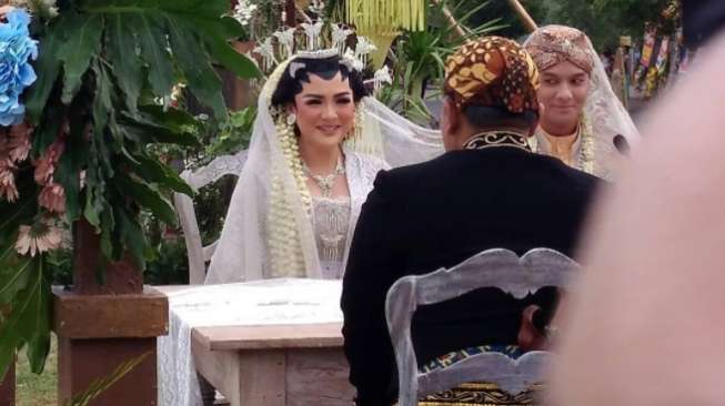 Menikah, Ini Bedanya Vicky Shu, Raisa, dan Laudya Bella Menikah, Ini Bedanya Vicky Shu, Raisa, dan Laudya Bella