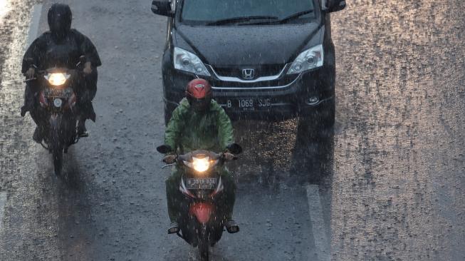 BMKG Prediksi Jakarta dan Bogor Hujan Disertai Petir Siang Hingga Sore Hari
