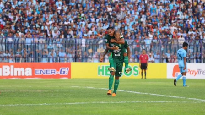 Tundukkan Arema, Persebaya Beranjak ke Empat Besar Tundukkan Arema, Persebaya Beranjak ke Empat Besar