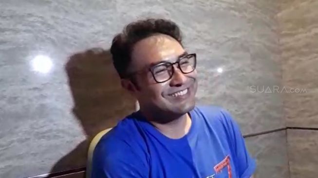Syuting Reuni Z, Surya Saputra Tegang Lihat Orang Kesurupan Syuting Reuni Z, Surya Saputra Tegang Lihat Orang Kesurupan