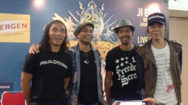 Slank dan Elvie Sukaesih Nyanyi "Pandangan Pertama" di HUT ANTV