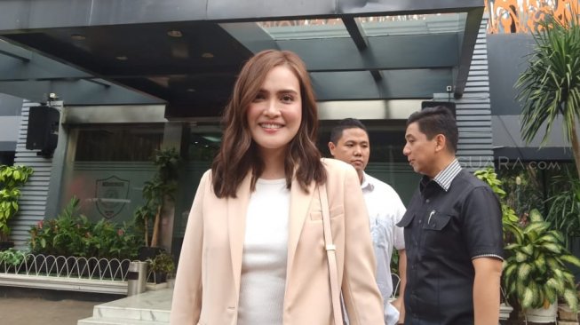 Dinikahi Pria Tajir, 10 Artis Cantik Ini Tetap Kerja Dinikahi Pria Tajir, 10 Artis Cantik Ini Tetap Kerja