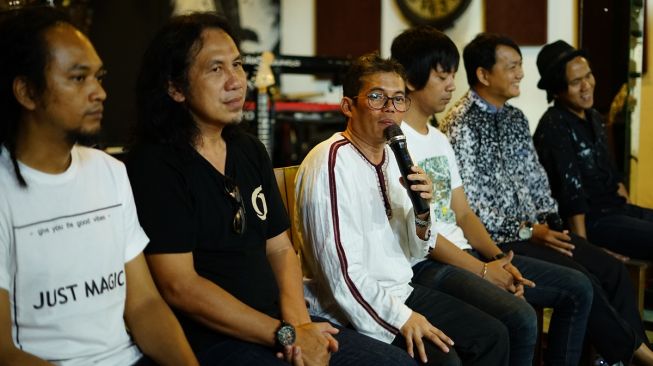 Artis Ramai-ramai Ikut Gerakan Berhijrah Artis Ramai-ramai Ikut Gerakan Berhijrah