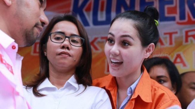 Jennifer Dunn Cengegesan di Polda Metro, Netizen Geregetan