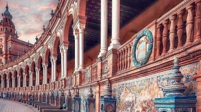 Indahnya Perpaduan Warna Bangunan Tua di Kota Sevilla Spanyol Indahnya Perpaduan Warna Bangunan Tua di Kota Sevilla Spanyol