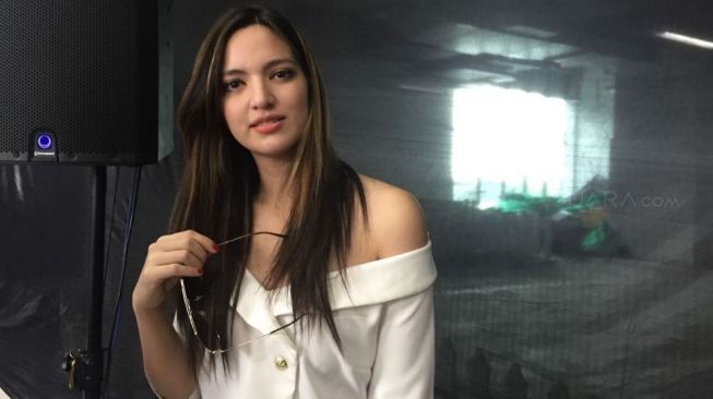 Baju Lebarannya Dicap Kurang Sopan, Nia Ramadhani Santai Plesir Naik Yacht Baju Lebarannya Dicap Kurang Sopan, Nia Ramadhani Santai Plesir Naik Yacht