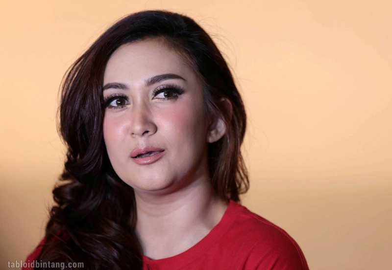 Nafa Urbach Ungkap Persoalan Rumah Tangganya di Lagu Ini?