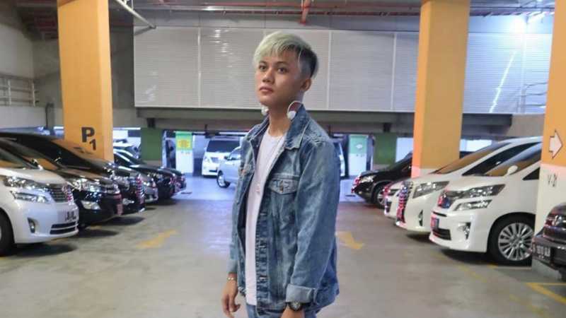 Ganti Warna Rambut, Rizky Febian Punya Pacar Baru?