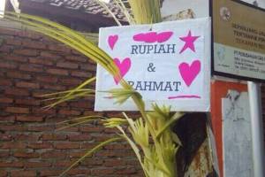 Nggak Kuat dengan Nilai Dolar yang Semakin Tinggi, Wanita Bernama Rupiah Ini Akhirnya Putuskan Menikah Nggak Kuat dengan Nilai Dolar yang Semakin Tinggi, Wanita Bernama Rupiah Ini Akhirnya Putuskan Menikah