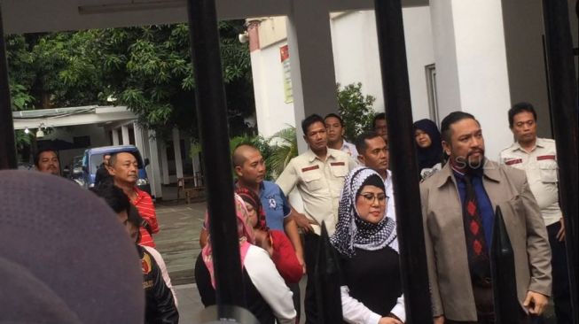 Idap TBC Stadium 3, Putra Elvy Sukaesih Ditahan di Sel Khusus Idap TBC Stadium 3, Putra Elvy Sukaesih Ditahan di Sel Khusus