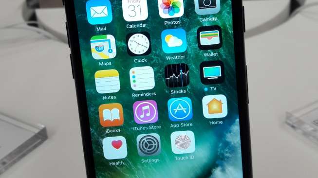 Keren! iPhone 7 Bertahan Jatuh dari Helikopter Keren! iPhone 7 Bertahan Jatuh dari Helikopter