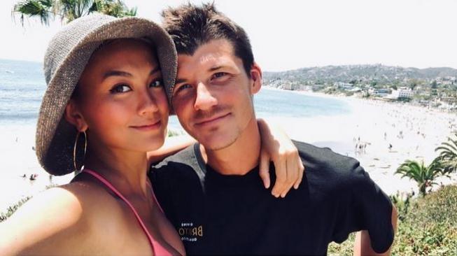 Agnez Mo dan Pacar Makin Lengket, Warganet : Kapan Nikah?