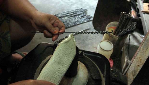 Unik, Tasbih Songo Andalkan Bahan Baku Sembilan Kayu Langka