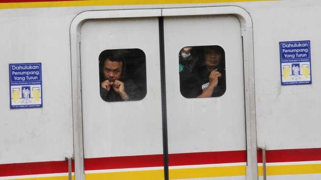 Balada Bra Copot di KRL, Tali Misterius Bikin Penasaran Warganet Balada Bra Copot di KRL, Tali Misterius Bikin Penasaran Warganet