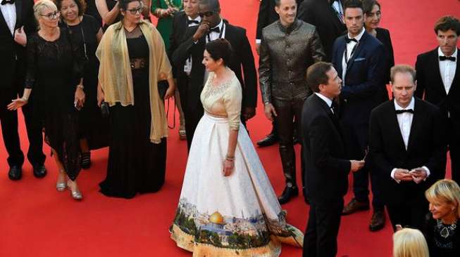 Gaun Provokatif Menteri Israel di Cannes Tuai Kecaman Gaun Provokatif Menteri Israel di Cannes Tuai Kecaman