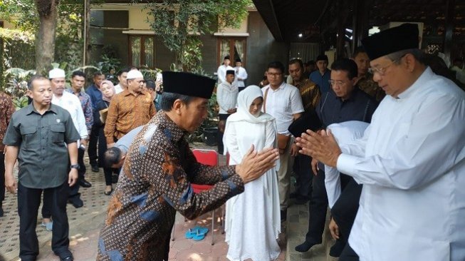 Ibunda SBY Meninggal, Jokowi Melayat ke Puri Cikeas