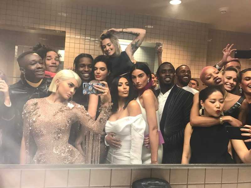 30 Selebriti yang Mencuri Perhatian di Met Gala 2017