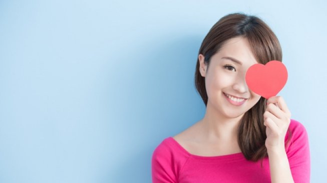 Fakta! Jatuh Cinta Bikin Perempuan Jadi Aneh, Ini Buktinya Fakta! Jatuh Cinta Bikin Perempuan Jadi Aneh, Ini Buktinya