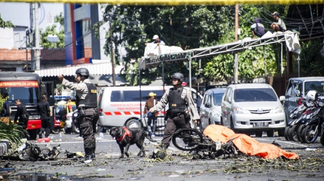 Puji Kuswati Ajak 2 Putrinya Bom Gereja Pantekosta Surabaya Puji Kuswati Ajak 2 Putrinya Bom Gereja Pantekosta Surabaya