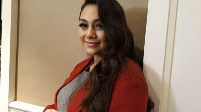 Kenakan Hijab, Celine Evangelista Tuai Kritikan Netizen Kenakan Hijab, Celine Evangelista Tuai Kritikan Netizen