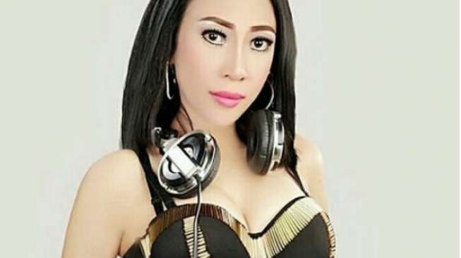 Jadi DJ, Dewi Sanca "Manglingi" Jadi DJ, Dewi Sanca "Manglingi"