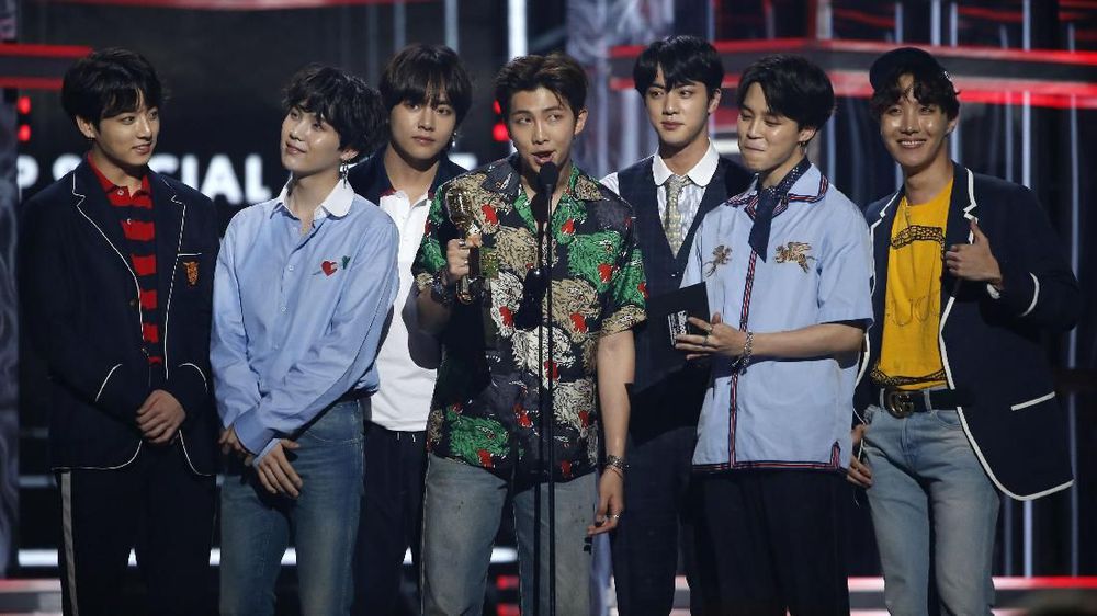 Buku Bahan Inspirasi Lagu BTS Magic Shop Laris di Korea