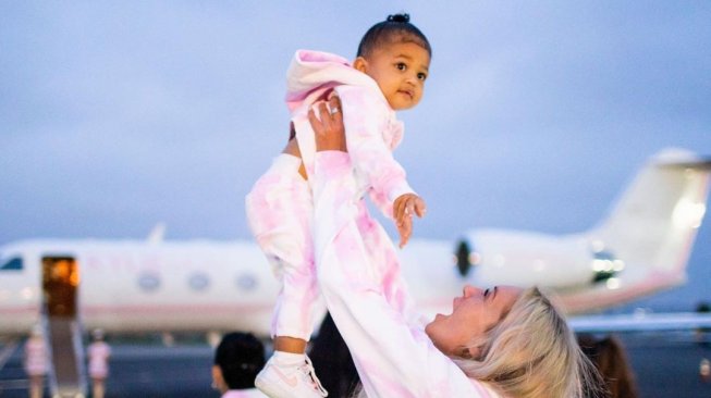 Rayakan Ulang Tahun, Kylie Jenner Sewa Kapal Pesiar Super Mewah Rayakan Ulang Tahun, Kylie Jenner Sewa Kapal Pesiar Super Mewah