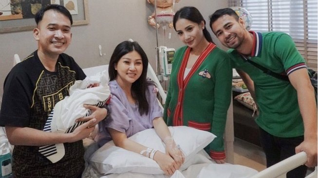 Raffi Ahmad Keluarkan Belasan Juta Rupiah untuk Kado Anak Ruben Onsu