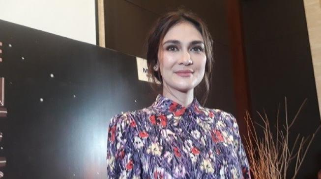 Mimpi Seperti Nyata, Puisi Luna Maya di Tengah Kabar Pernikahan Syahrini