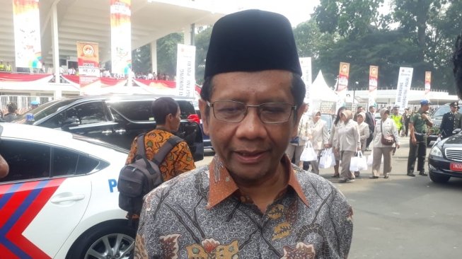 Sudah Ukur Kostum Urung Jadi Cawapres, Mahfud MD Diminta ke Istana Sudah Ukur Kostum Urung Jadi Cawapres, Mahfud MD Diminta ke Istana