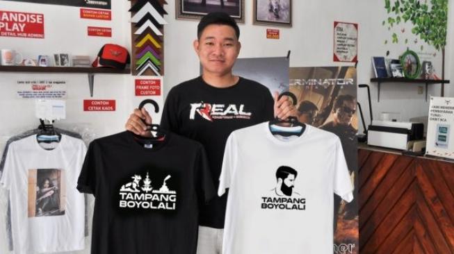 Harga Kaus Tampang Boyolali Dibanderol Rp 100.000 Per Buah Harga Kaus Tampang Boyolali Dibanderol Rp 100.000 Per Buah