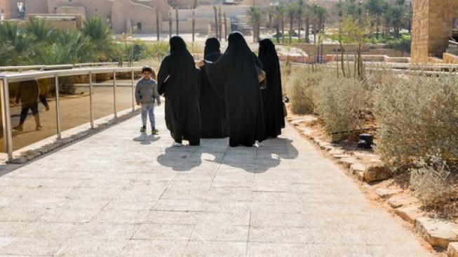 Kebijakan Baru Arab Saudi: Wanita Boleh Pergi Tanpa Izin Mahram Kebijakan Baru Arab Saudi: Wanita Boleh Pergi Tanpa Izin Mahram