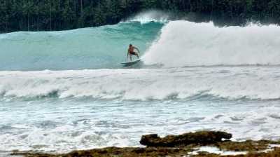 Pantai Jelenga, Surga Selancar di Sumbawa Barat