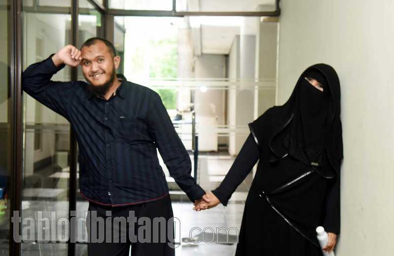 Kakak Caisar Sebut Indadari Ogah Dinafkahi dari Hasil Joget karena Haram Kakak Caisar Sebut Indadari Ogah Dinafkahi dari Hasil Joget karena Haram