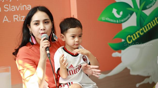 Sayang Ponakan, Nagita Slavina Beli Mainan Mahal Sayang Ponakan, Nagita Slavina Beli Mainan Mahal