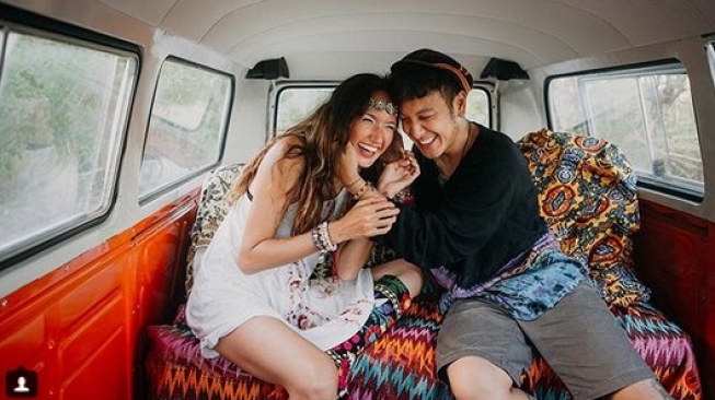 Intip Foto Prewedding Dimas - Nadine, Duh Bikin Iri! Intip Foto Prewedding Dimas - Nadine, Duh Bikin Iri!
