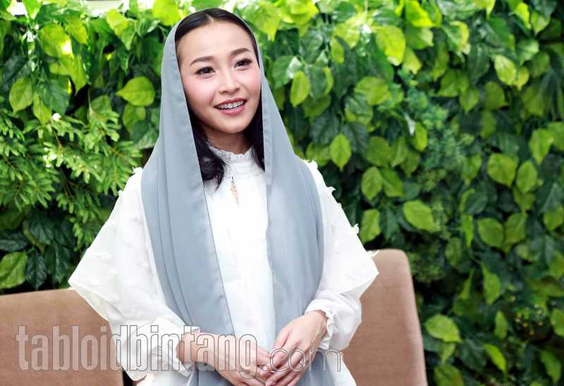 Bocorkan Inisial Nama Calon Bayinya, Rinni Wulandari Ajak Netizen Tebak-tebakan Bocorkan Inisial Nama Calon Bayinya, Rinni Wulandari Ajak Netizen Tebak-tebakan