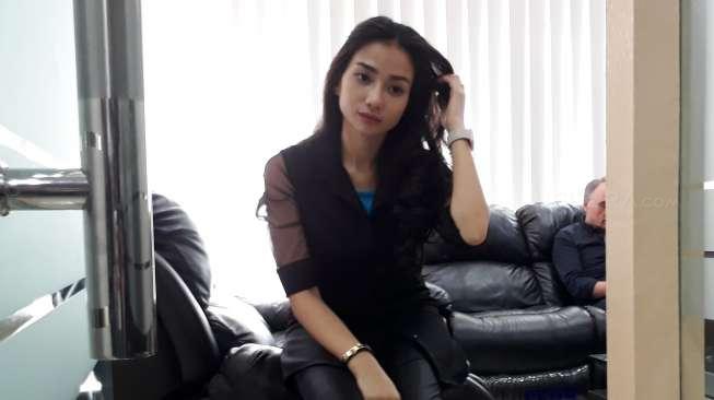 Bella Luna Tersandung Kawin Kontrak 1 Tahun dengan Pengacara Bella Luna Tersandung Kawin Kontrak 1 Tahun dengan Pengacara