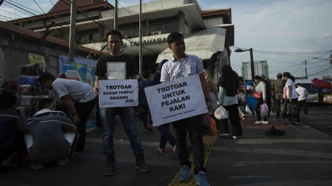 Banyak Dikritik, Anies-Sandi Belum Mau Buka Jalan di Tanah Abang Banyak Dikritik, Anies-Sandi Belum Mau Buka Jalan di Tanah Abang
