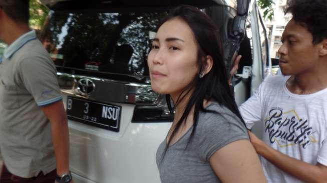 Gelitik Paha Bilqis, Ayah Ayu Ting Ting Diserang Gelitik Paha Bilqis, Ayah Ayu Ting Ting Diserang