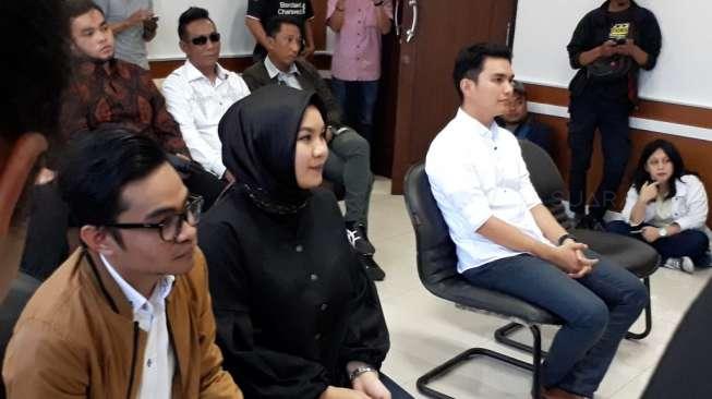 Aldi Taher Ajak Bergandengan Tangan, Istri Menolak Aldi Taher Ajak Bergandengan Tangan, Istri Menolak