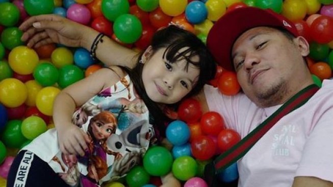 Pesan Jokowi untuk Gempita Nora Marten : Sayangi Papa dan Mama Terus Ya! Pesan Jokowi untuk Gempita Nora Marten : Sayangi Papa dan Mama Terus Ya!