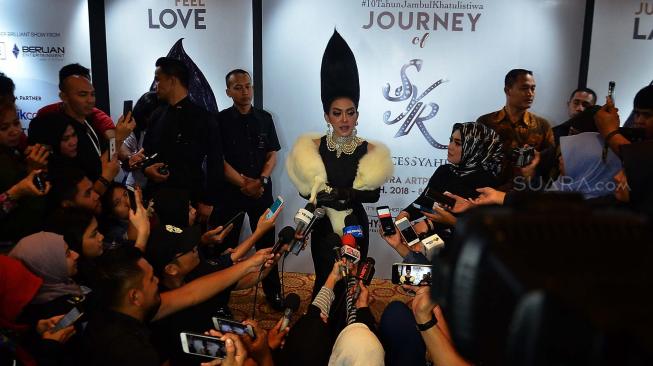 Syahrini Sebut Reino Barack Lelaki yang Lagi Hits Syahrini Sebut Reino Barack Lelaki yang Lagi Hits